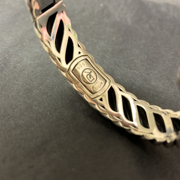 David Yurman Waverly Hinged Cuff Bracelet 10 MM - Picture 7 of 10